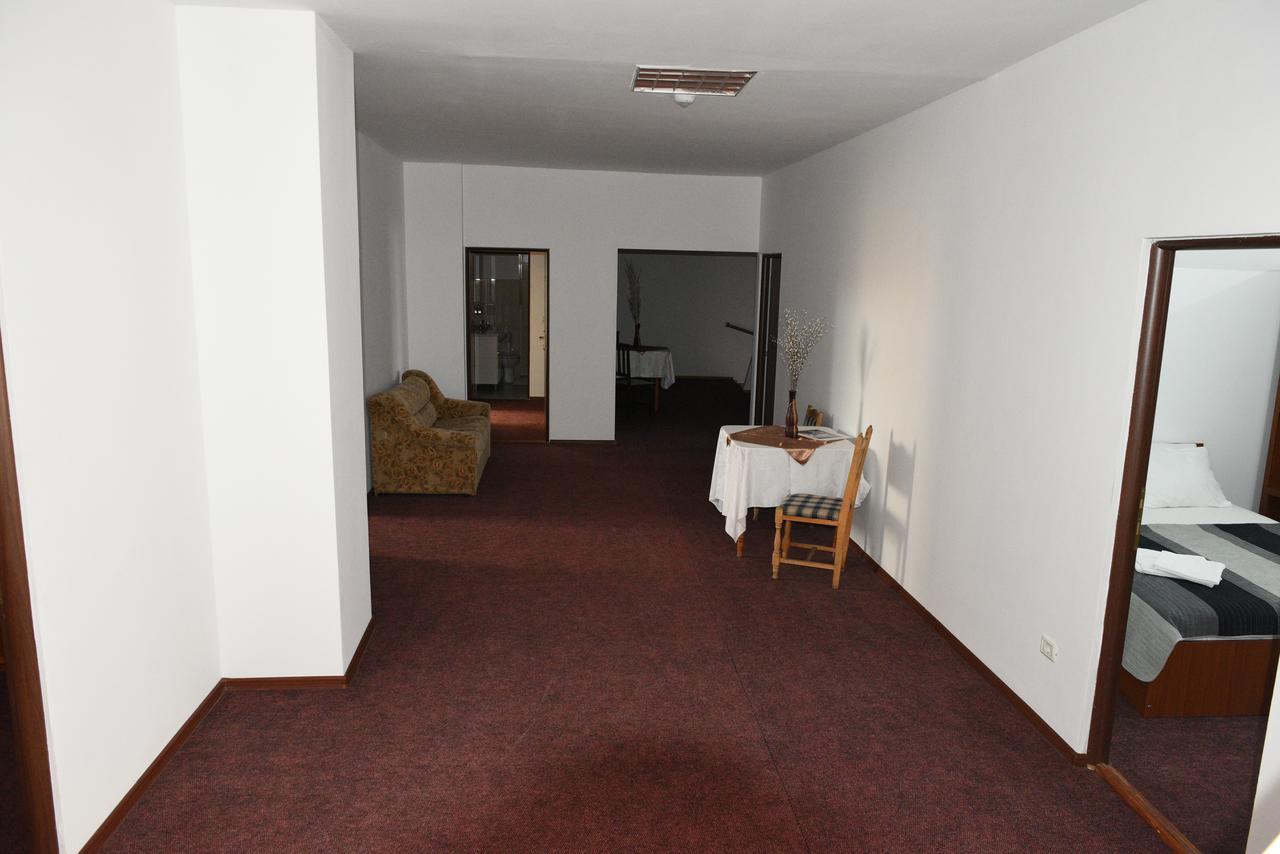 Focşani Hostel Ruxandra מראה חיצוני תמונה
